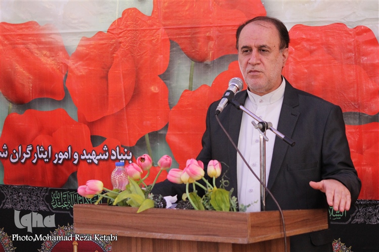 عکس| مراسم غبارروبی از مزار شهدا در باغ بهشت همدان