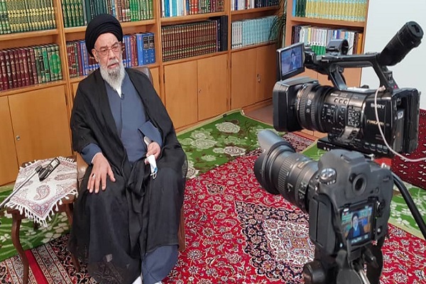 مقدس&zwnj;مآبی جاهلانه نداشته باشیم