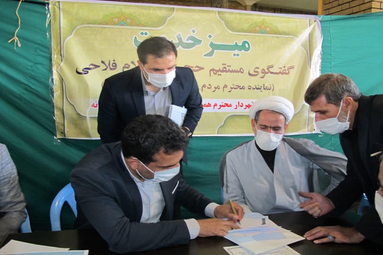 برپایی میز خدمت در محل نماز جمعه همدان