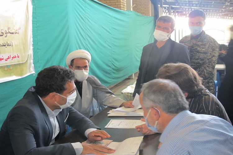 برپایی میز خدمت در محل نماز جمعه همدان