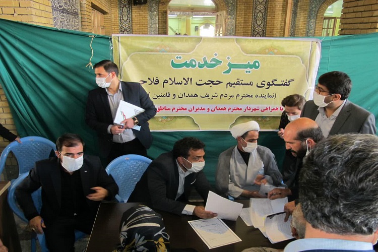 برپایی میز خدمت در محل نماز جمعه همدان