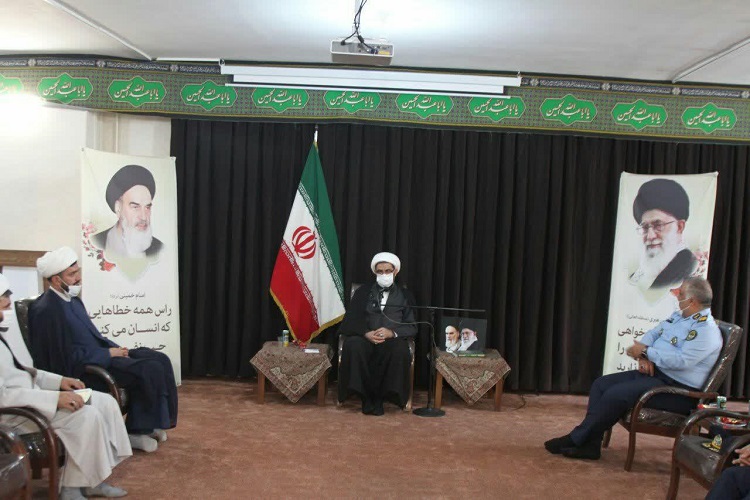 تقدیر امام جمعه همدان از خلبان مخترع پایگاه نوژه