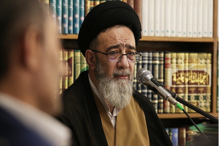 خنثی‌سازی جنگ روانی دشمن با حضور گسترده روحانیون در جبهه‌ها