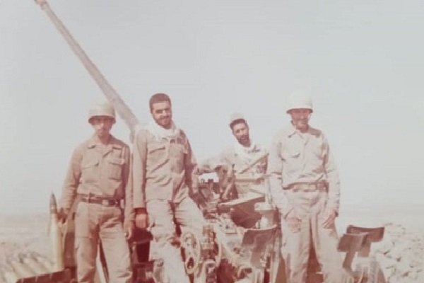 مدافع سلامت از لحظات ایثار در جبهه‌ها می‌گوید