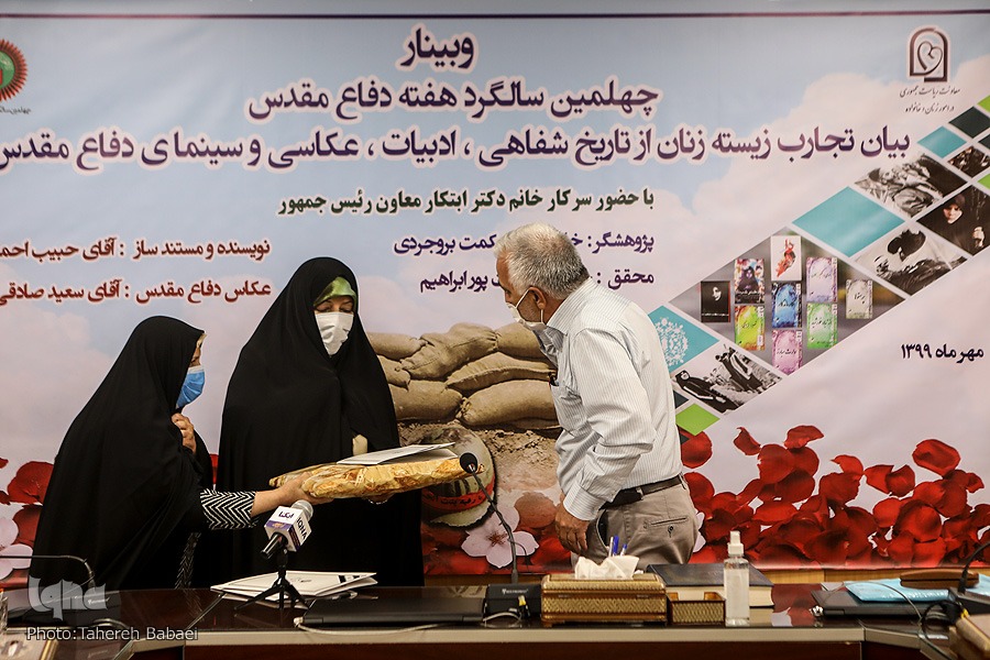 تشدید شکاف بین نسلی با فیک‌نیوزهایی که انقلاب و جنگ را تحریف می‌کنند