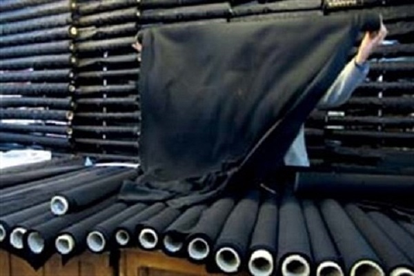 توزیع 100 قواره چادر مشکی در بین بانوان نیازمند ملایری