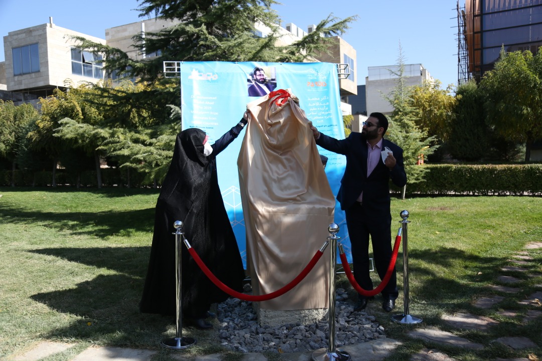 رونمایی از سردیس پنج برگزیده جایزه مصطفی(ص)