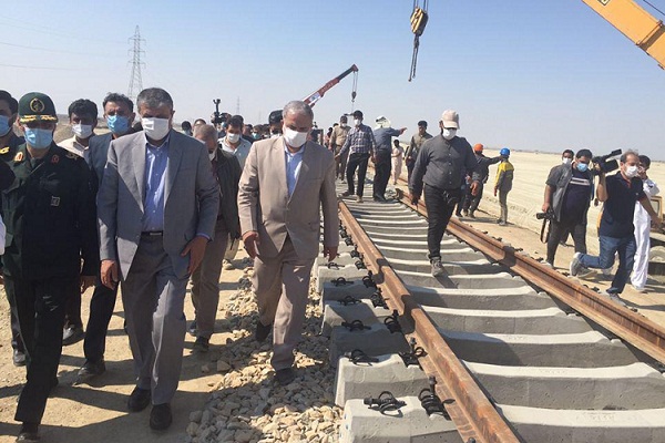 آغاز عمليات ريل گذاری راه آهن چابهار- زاهدان با حضور وزیر راه