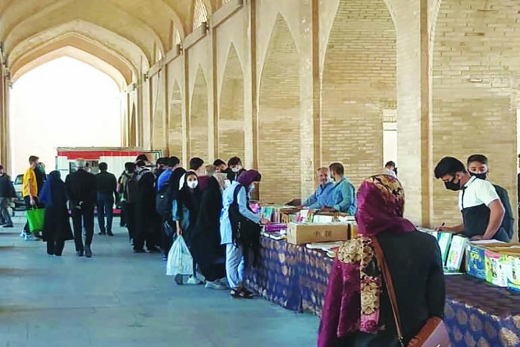 میدان امام علی(ع) میزبان جمعه بازار کتاب اصفهان