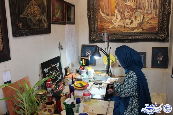 گرمی دستانی که در بازار سرد فراموشی به سر می‌برند