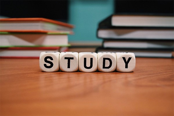 چگونه برای کنکور قرن جدید درس بخوانیم؟ معرفی برترین منابع تست‌زنی