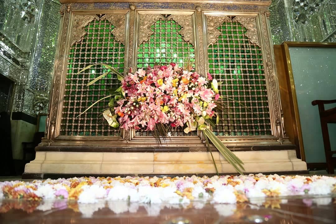 تصاویری جدید از گل‌آرایی حرم حضرت عبدالعظیم(ع)