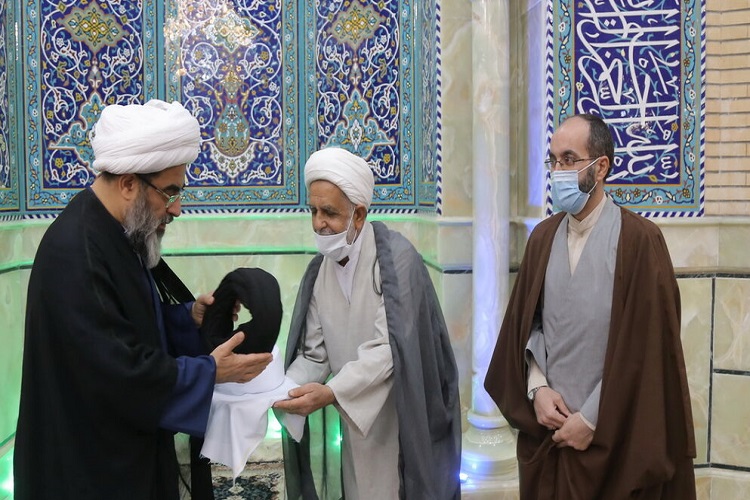 مراسم جشن و عمامه&zwnj;گذاری در مرکز فقهی ائمه اطهار(ع) برگزار شد