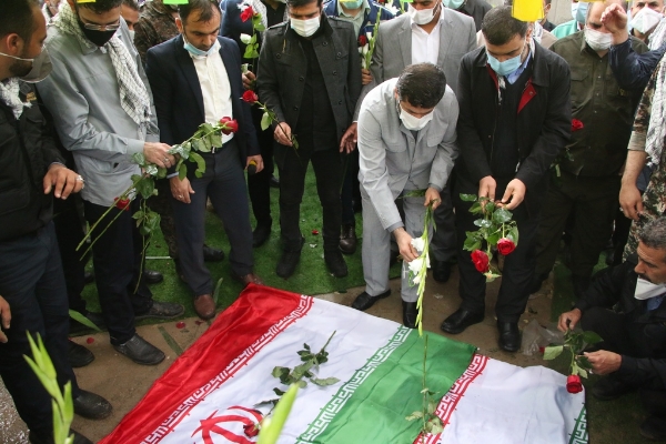 احترام به شهدا باعث همبستگی میان نسل جدید و قدیم میشود احترام به شهدا باعث همبستگی میان نسل جدید و قدیم میشود