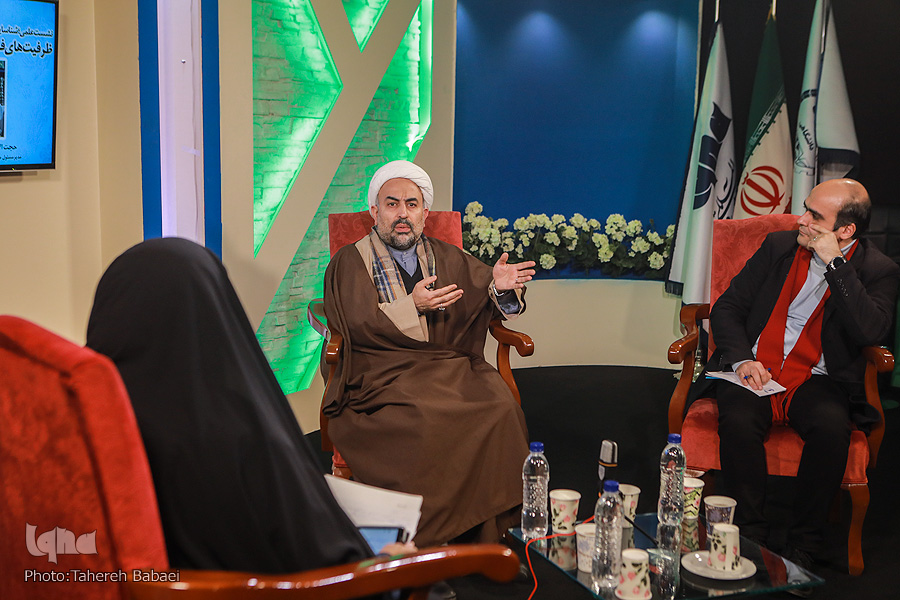 زائری: برخورد دوگانه حاکمیت با فضای مجازی؛ هست و نیست / انتظاری: فعالیتهای قرآنی را گلدرشت دیدهایم زائری: برخورد دوگانه حاکمیت با فضای مجازی؛ هست و نیست / انتظاری: فعالیتهای قرآنی را گلدرشت دیدهایم