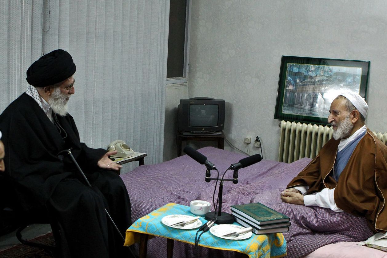 نگاهی به زندگینامه و خدمات علمی آیت‌الله محمد یزدی
