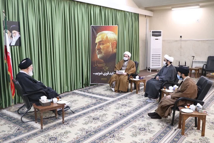 ساماندهی و نظارت بر دروس خارج و تقریرات امری ضروری است