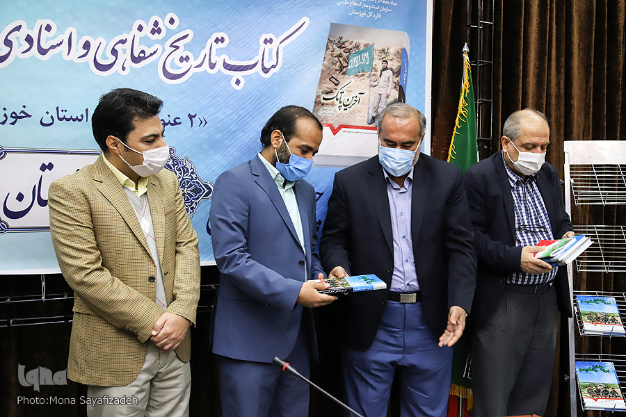 رونمایی از دو عنوان کتاب دفاع مقدس رونمایی از دو عنوان کتاب دفاع مقدس