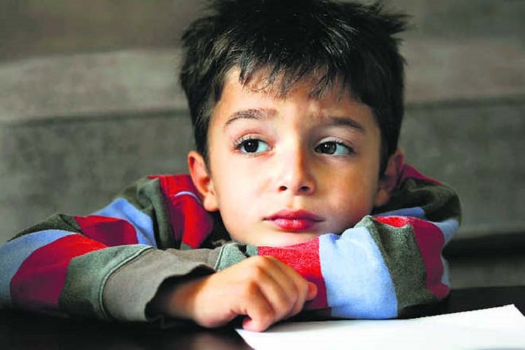 اخبار کرونا را به فرزندان خود نگویید/ انجام بازی&zwnj;های مهیج با کودکان در ایام کرونائی