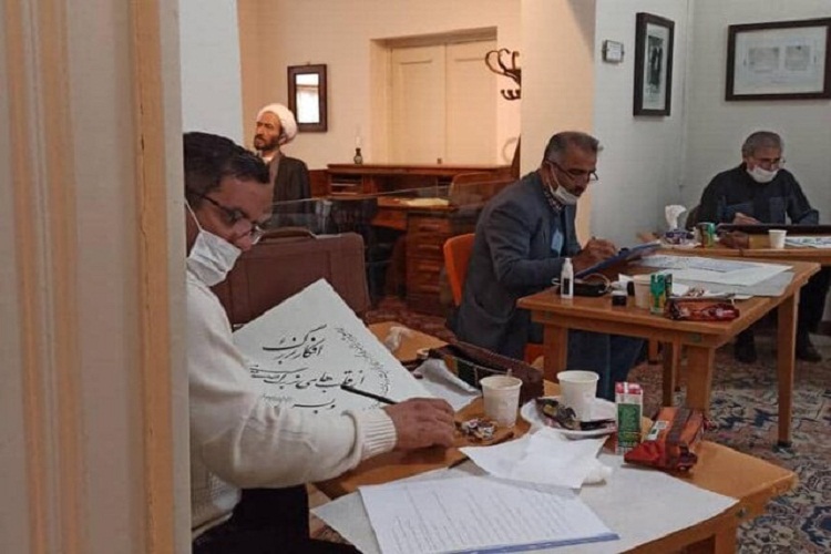 کتابت خوشنویسی در خانه موزه شیخ محمد خیابانی