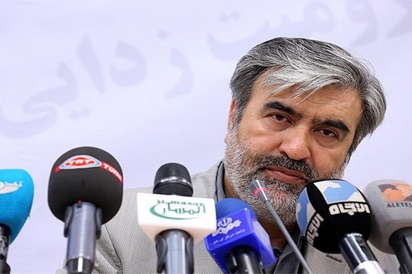 ارتباط اقتصاد كشور به وقایع آمریكا دور از شأن ملت ایران است