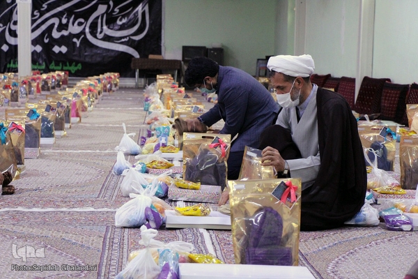 توزیع بسته&zwnj;های یلدایی بین نیازمندان خراسان&zwnj;جنوبی