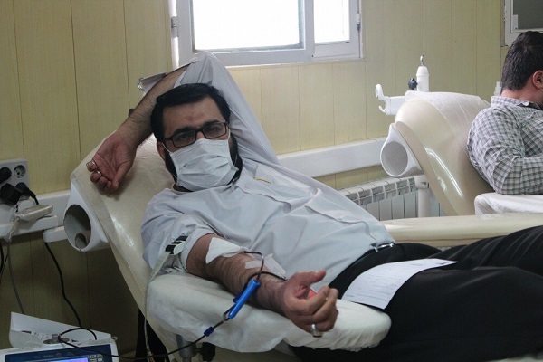 عکس |راه&zwnj;اندازی پویش &laquo;نذر خون&raquo; طلاب و روحانیون کردستان