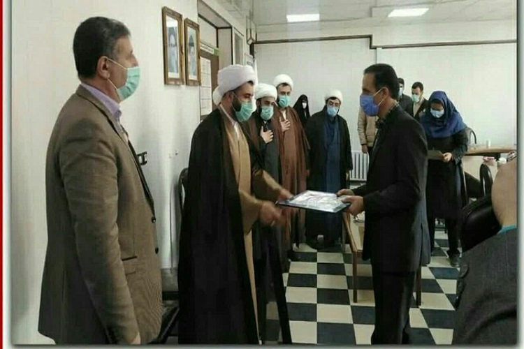 تقدیر قرارگاه «حاج قاسم سلیمانی» و «مبلغان سلامت» از کادر درمانی ملایر تقدیر قرارگاه «حاج قاسم سلیمانی» و «مبلغان سلامت» از کادر درمانی ملایر