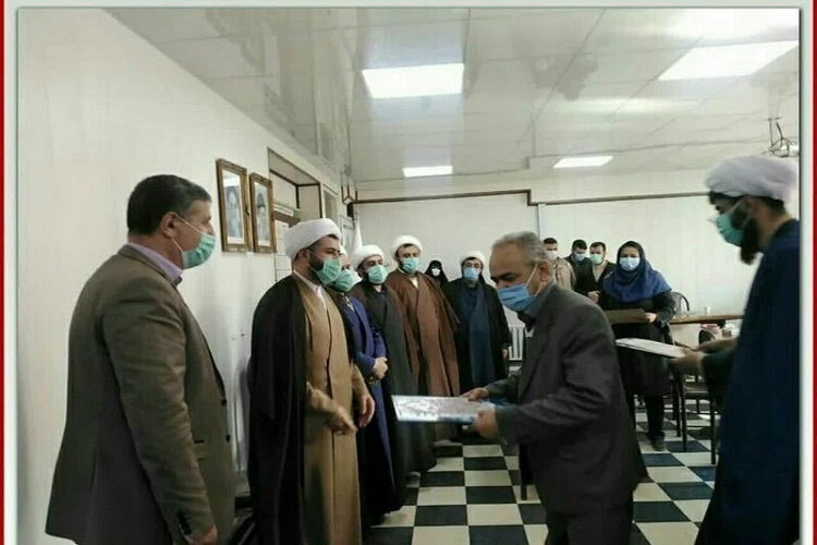 تقدیر قرارگاه «حاج قاسم سلیمانی» و «مبلغان سلامت» از کادر درمانی ملایر تقدیر قرارگاه «حاج قاسم سلیمانی» و «مبلغان سلامت» از کادر درمانی ملایر