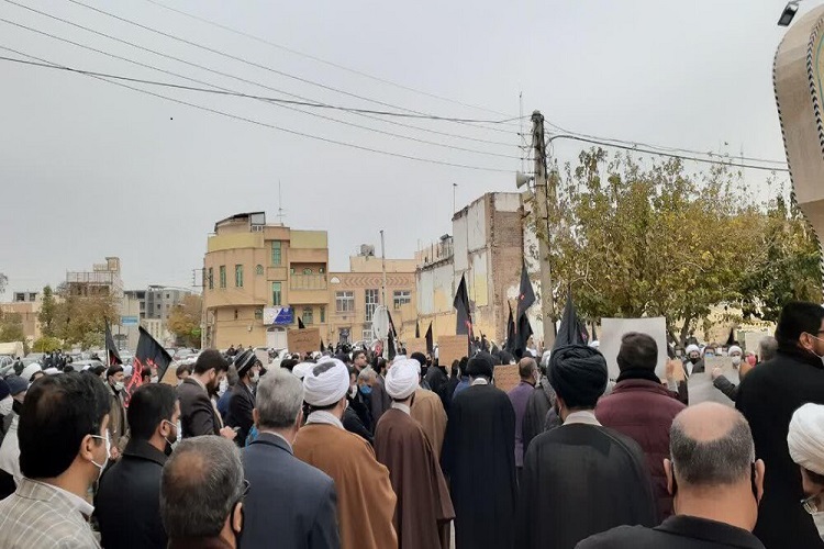 تجمع خودجوش مردم قم در محکومیت ترور دانشمند هسته&zwnj;ای