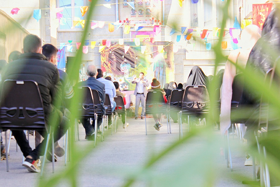 عکس | برگزاری جشن نیمه شعبان در کوچه&zwnj;ای با ۸ شهید در همدان