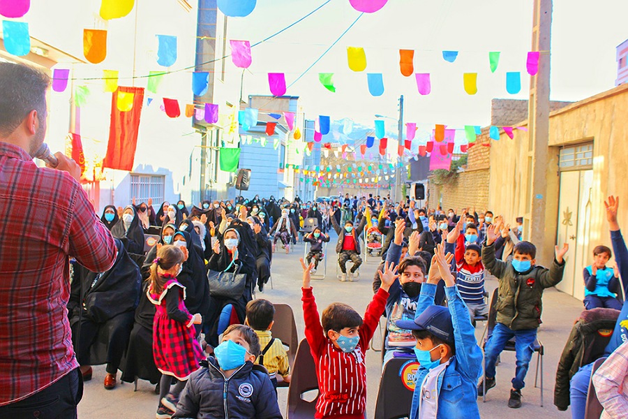 عکس | برگزاری جشن نیمه شعبان در کوچه&zwnj;ای با ۸ شهید در همدان