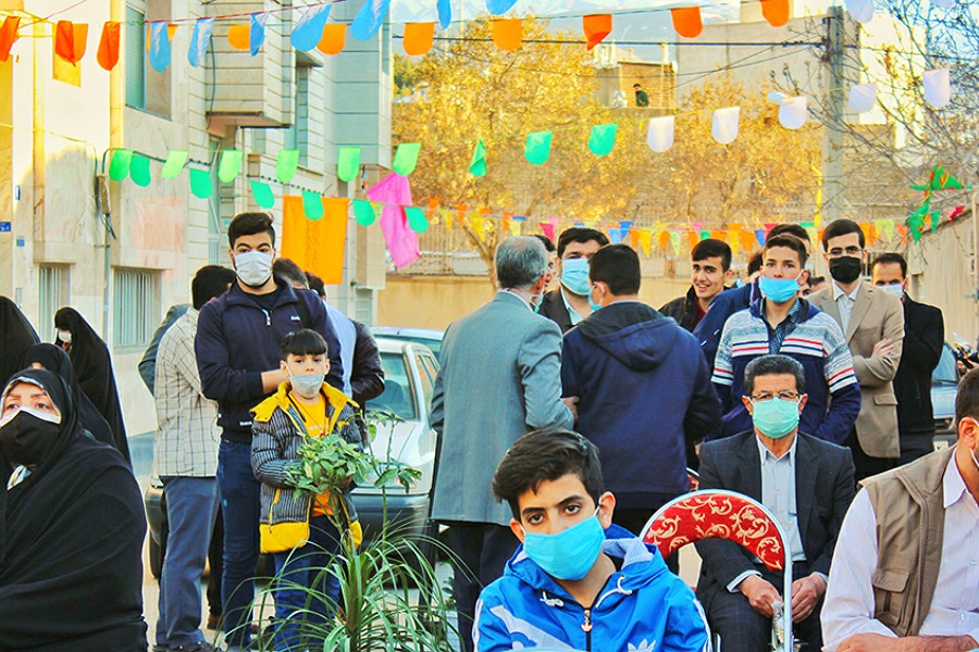 عکس | برگزاری جشن نیمه شعبان در کوچه&zwnj;ای با ۸ شهید در همدان