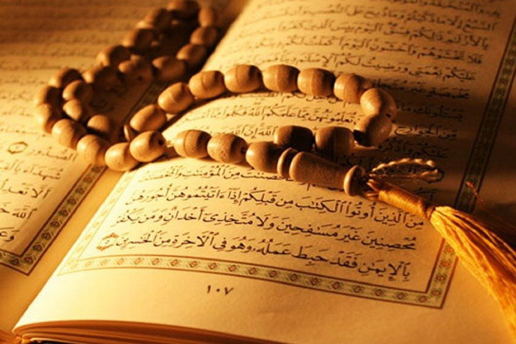 تجلیل از بانوی اردکانی حافظ کل قرآن کریم