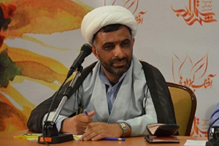 حجت&zwnj;الاسلام والمسلمین محمد حسین انصاری&zwnj;نژاد، مدیر ادبیات و تاریخ دفاع مقدس اداره&zwnj;کل حفظ آثار و نشر ارزش&zwnj;های دفاع مقدس فارس