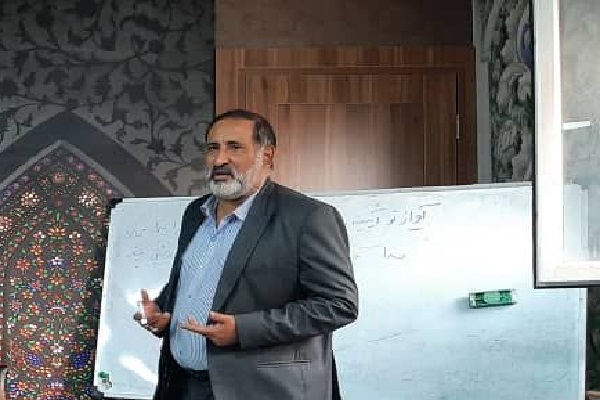 کارگاه شعر &laquo;مشکات&raquo; با حضور علیرضا قزوه در اهواز برگزار شد