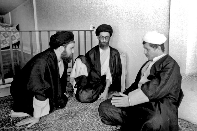 رهبر معظم انقلاب، مرحوم آیت‌الله هاشمی رفسنجانی و مرحوم حاج سیداحمد خمینی