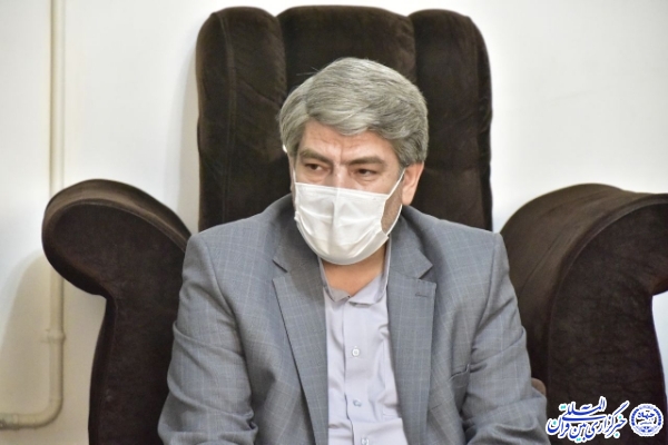 احمد محبی، سرپرست معاونت توسعه مدیریت و منابع استانداری خراسان&zwnj;جنوبی در دیدار با خانواده شهدا 