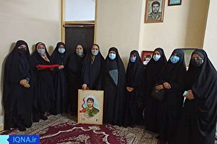عکس | دیدار گردان سایبری سپاه مالک‌اشتر بوشهر با مادر شهید «نامدار عمادی»