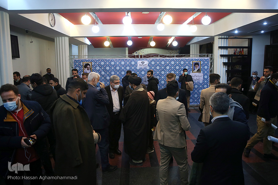 حاشیهنگاری شب چهارم مسابقات قرآن/ خاطرهای از تفقد رهبر معظم انقلاب به مهدی غلامنژاد تا قرائت پایانی احمد ابوالقاسی حاشیهنگاری شب چهارم مسابقات قرآن/ خاطرهای از تفقد رهبر معظم انقلاب به مهدی غلامنژاد تا قرائت پایانی احمد ابوالقاسی