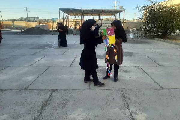 بادبادک‌ها پیام شادی دانش‌آموزان را به آسمان بردند