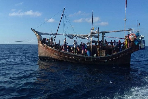 خودداری اندونزی از پذیرش قایق مهاجران روهینگیا