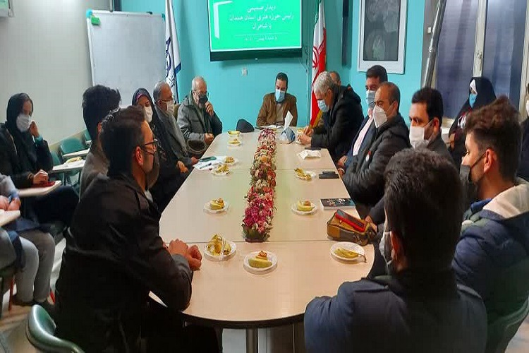 جلسه حوزه هنری همدان با شاعران