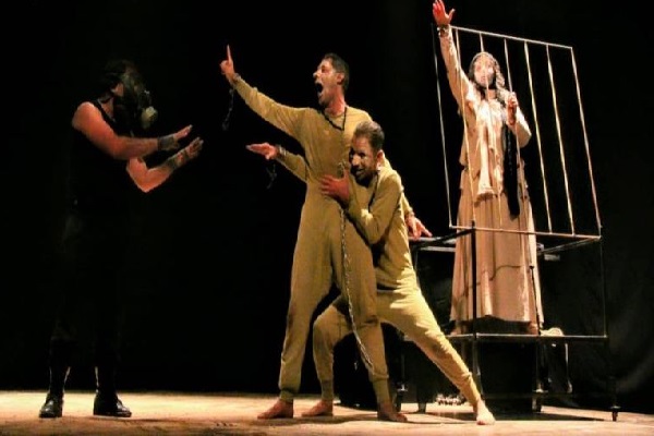 نمایش عِندَ ما تَنتَهی تُسقُط