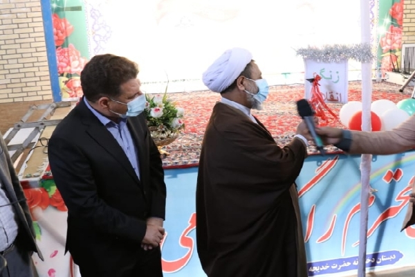 حجت&zwnj;الاسلام حسن&zwnj; علیدادی&zwnj;سلیمانی نماینده ولی&zwnj;فقیه در استان و امام جمعه کرمان نواختن زنگ انقلاب