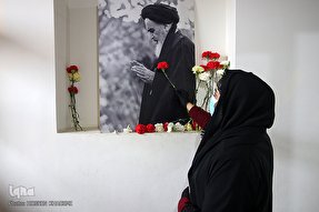 عکس | گلباران بیت امام خمینی(ره) در خمین