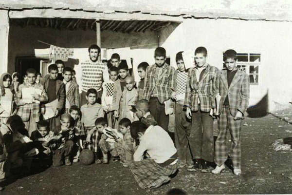 معلم شهیدی با خدمات جهادی در روستاها
