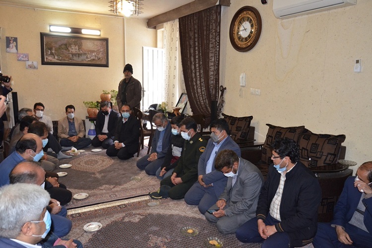 دیدار با خانواده شهید علی اکبر رنجبر، مدیرکل آموزش و پرورش فارس