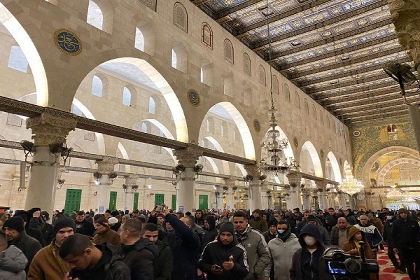 حضور هزاران نمازگزار فلسطینی در مسجدالاقصی و مسجد النصر در رویداد «فجر عظیم»