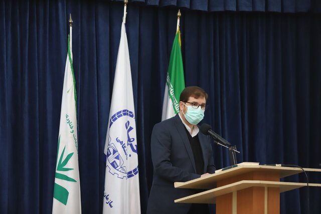 حضور بانوان در جامعه باید فعال و آگاهانه باشد